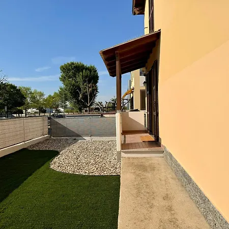 House Garden Apartment *